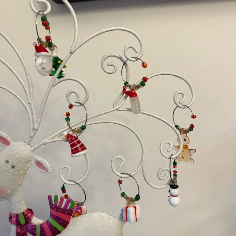 Pier 1 White and Green Holiday Reindeer wine glass ornaments Decor. GUC